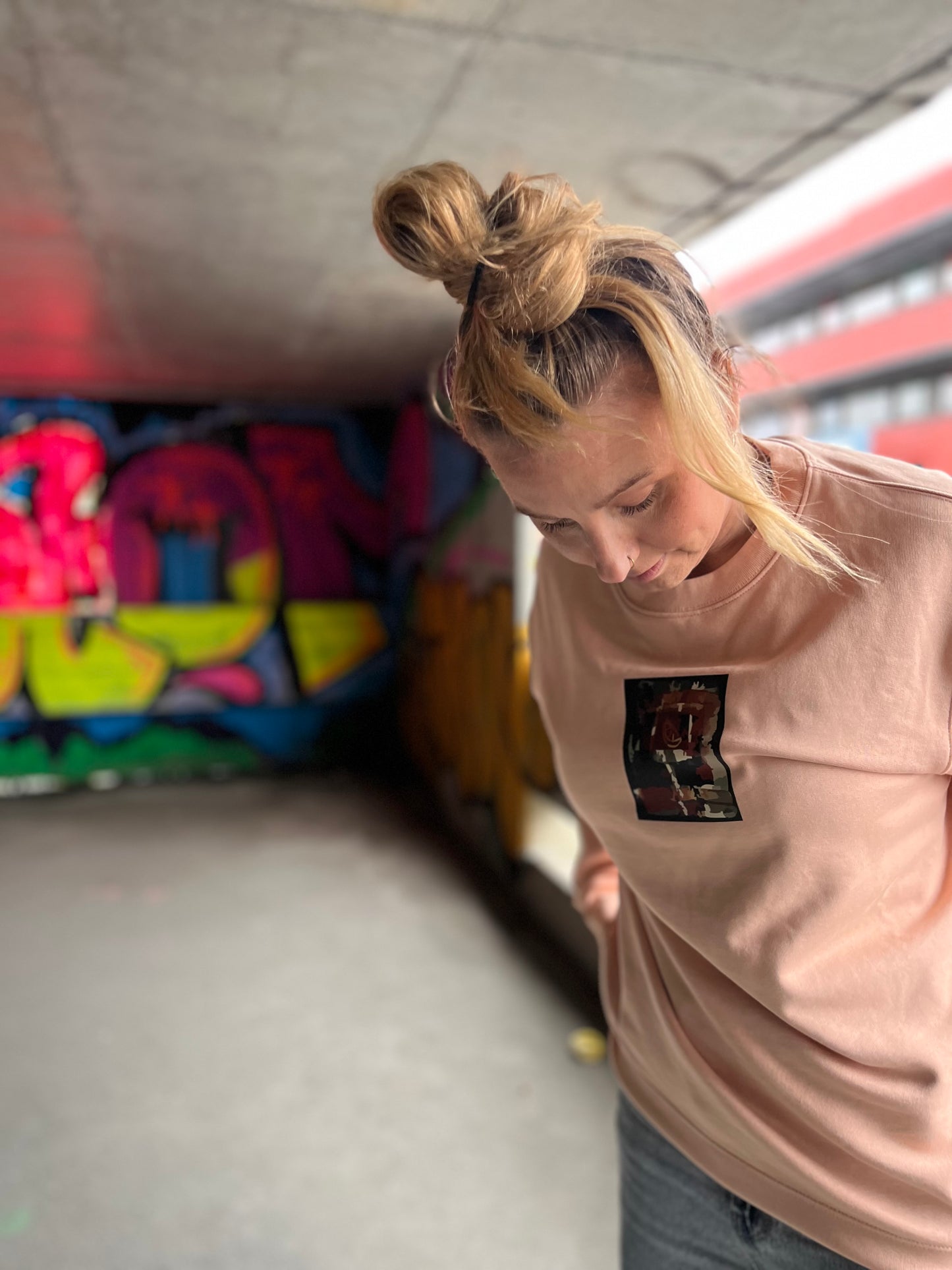 DOVIDOVIDOD Spritzes Bitches Crewneck