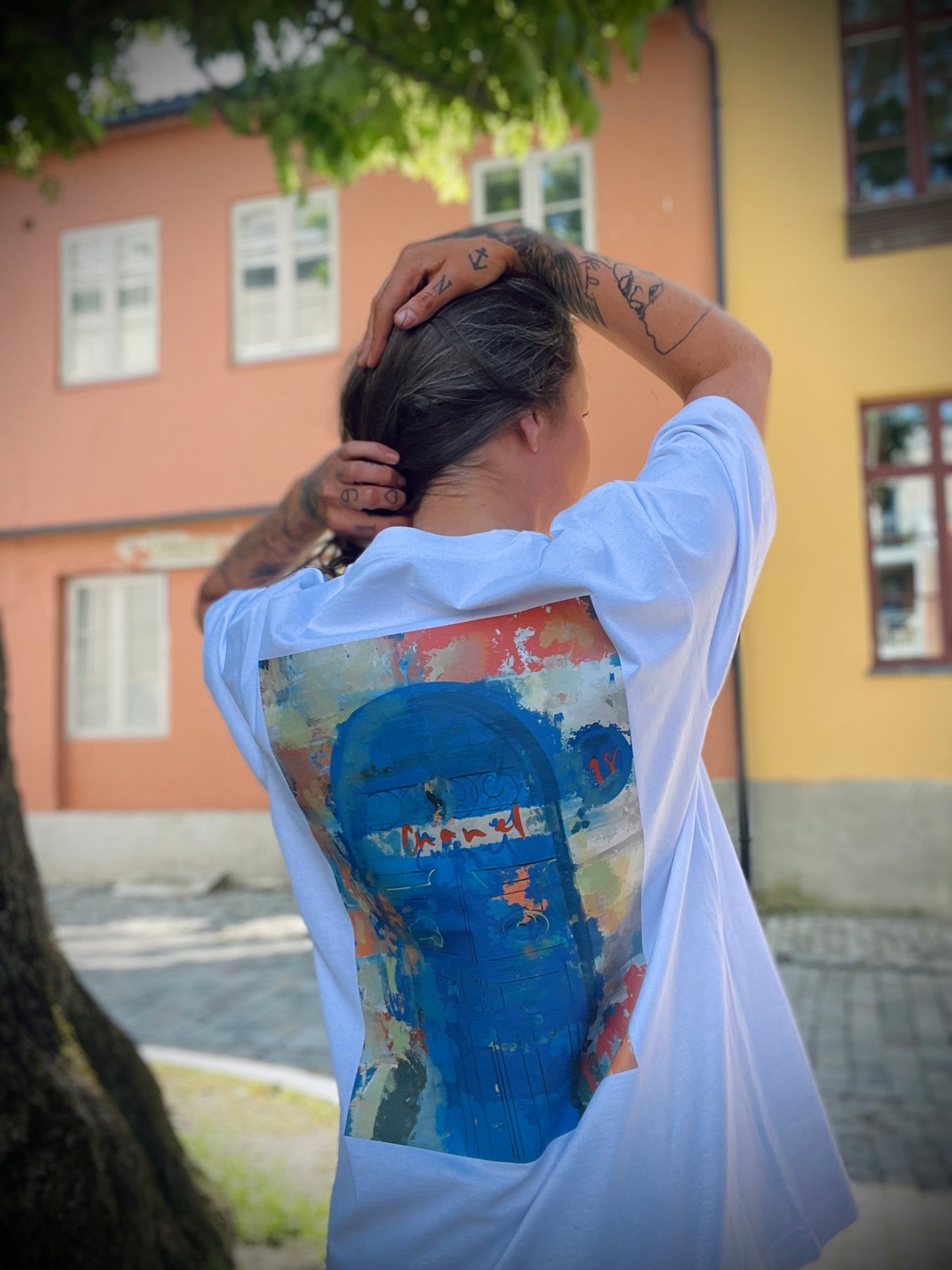DOVIDOVIDOD Door No.18 Tee Unisex